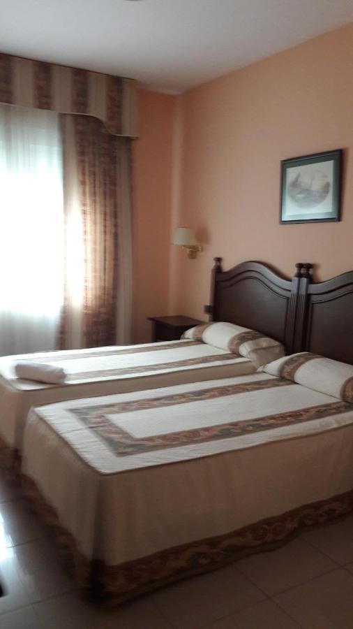 Hostal Restaurante Pacos Herrera del Duque Екстериор снимка