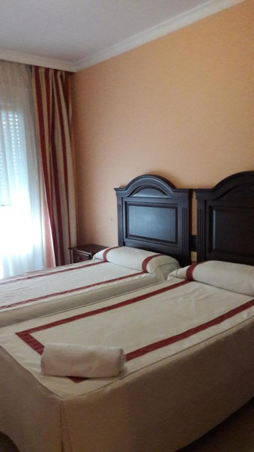 Hostal Restaurante Pacos Herrera del Duque Екстериор снимка